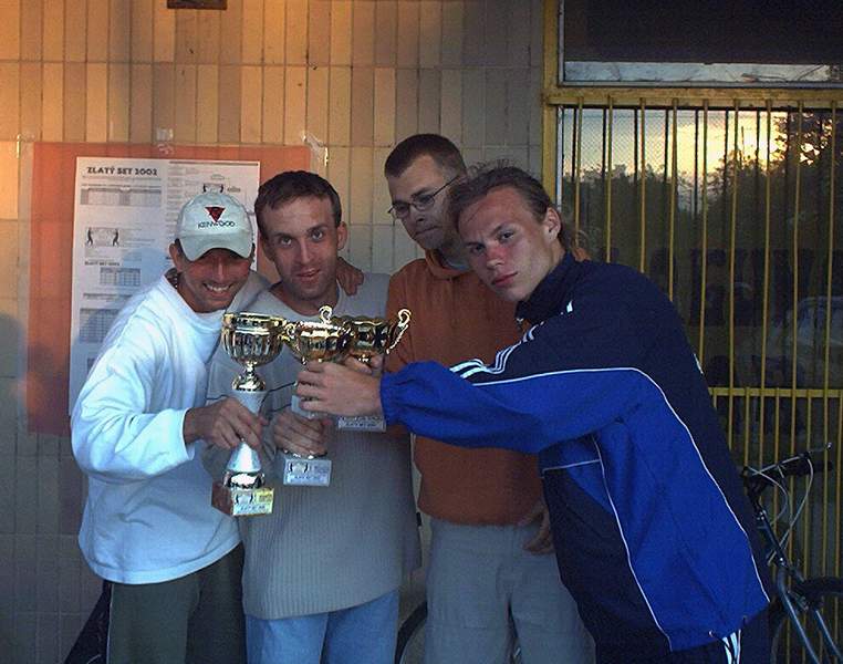 ZLATY_SET_2002_26.JPG (61719 bytes)