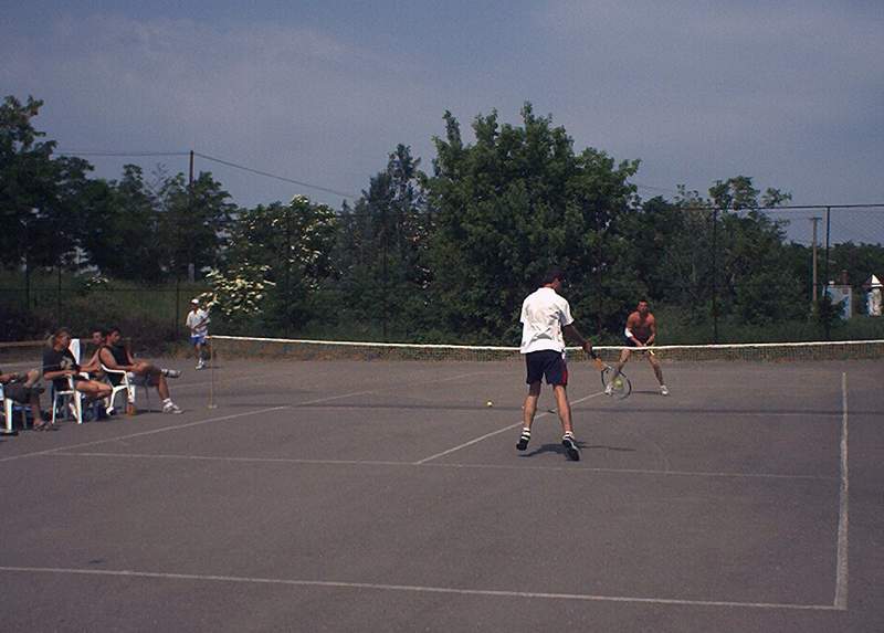 ZLATY_SET_2002_5.JPG (47877 bytes)